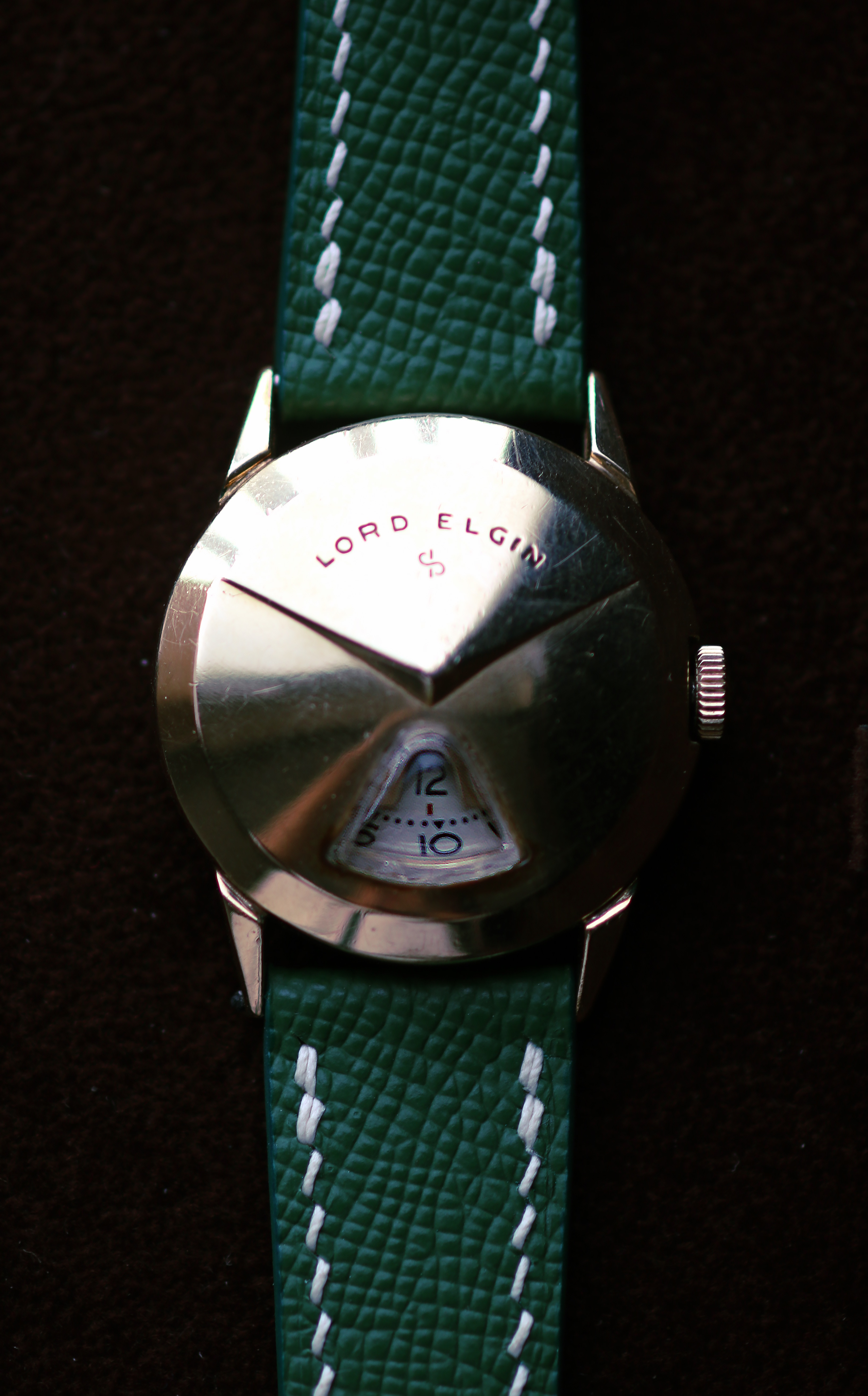 Lord Elgin Chevron Ref. 7775 gold-filled case seen from above