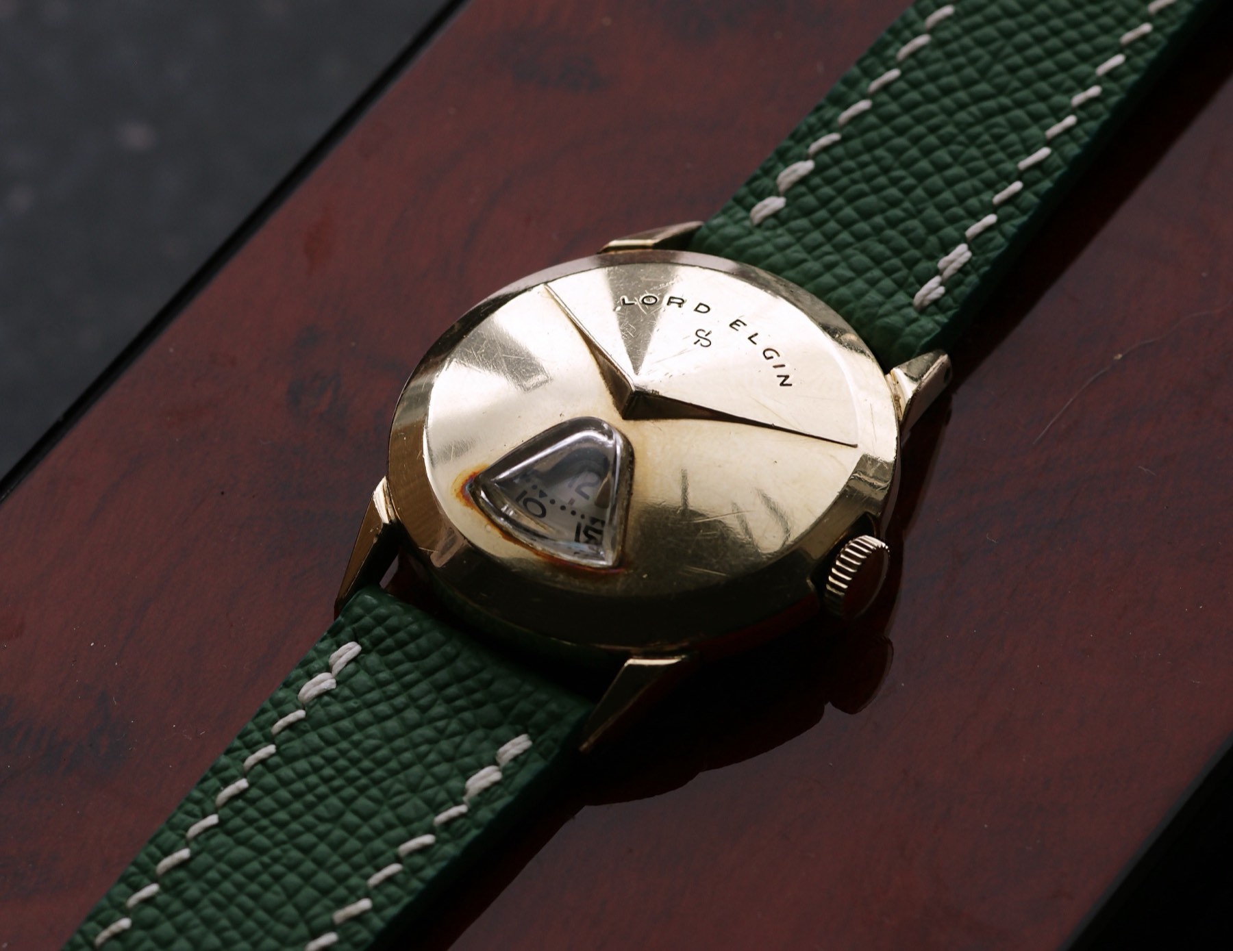 Lord Elgin Chevron Ref. 7775 gold-filled jump hour watch