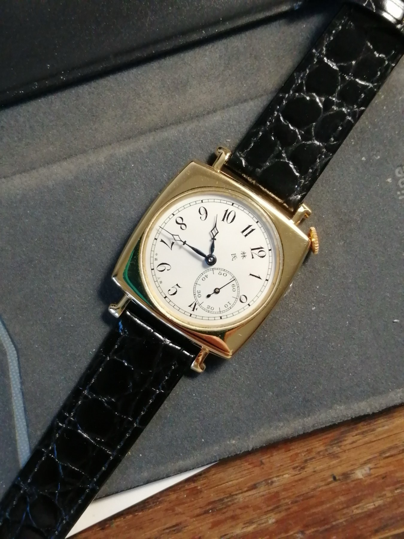 Tilted Watch finished watch detail photograph, photograph 40
