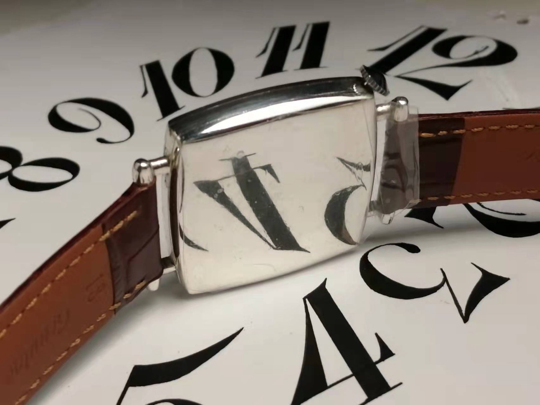 Tilted Watch finished watch detail photograph, photograph 35
